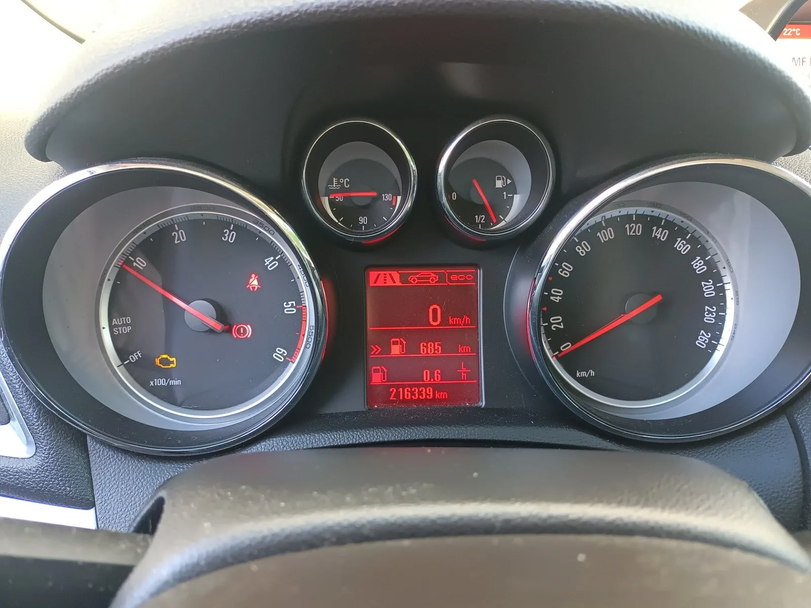 Kontrolka check engine na zestawie wskaźników; w opisie tej wizyty została powiązana z układem EGR.
